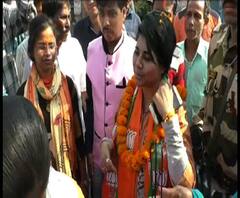 ঘাটালে বিজেপি প্রার্থী ভারতী ঘোষের প্রচারে লাল সেলাম স্লোগান, তৃণমূলের চক্রান্ত, বলছে বিজেপি, অস্বীকার তৃণমূলের