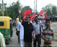 গড়িয়া স্টেশন এলাকায় প্রচার যাদবপুর লোকসভা কেন্দ্রের সিপিএম প্রার্থী বিকাশরঞ্জন ভট্টাচার্যের