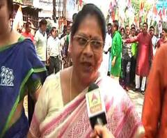 টালিগঞ্জে মন্ত্রী অরূপ বিশ্বাসকে নিয়ে প্রচারে মালা রায়, মমতা বন্দ্যোপাধ্যায়ের সৈনিক হিসাবে আমাদের কাজ ৪২ এ ৪২ করা, মন্তব্য অরূপের