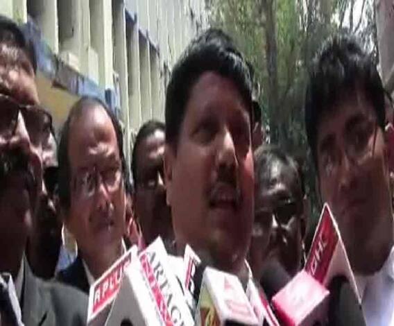 'সব্যসাচী দত্ত কেন, তৃণমূলের অন্তত ১০০ বিধায়ক তৈরি আছেন বিজেপিতে যোগ দেওয়ার জন্য', দাবি, বিজেপি প্রার্থী অর্জুন সিংহের, পাল্টা জ্যোতিপ্রিয় মল্লিক 