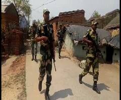 ভোটারদের আশ্বস্ত করতে উত্তর ২৪ পরগনার আমডাঙা ও পশ্চিম বর্ধমানের দুর্গাপুরের কাঁকসায় টহল কেন্দ্রীয় বাহিনীর