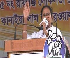 সাড়ে চার বছর ধরে বিদেশ ঘুরে বেড়িয়েছেন, ফুর্তি করেছেন, প্রধানমন্ত্রীর বিদেশসফর নিয়ে তীব্র কটাক্ষ মমতার 