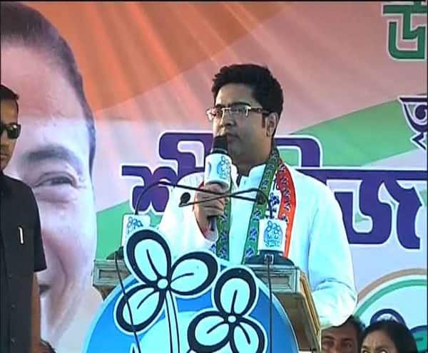 চোর, ডাকাত সবাই এখন নিজেদের চৌকিদার বলছে, কটাক্ষ অভিষেক বন্দ্যোপাধ্যায়ের Lok Sabha Election 2019-Kaar Dokhole Delhi- Abhishek Banerjee attacks BJP over Chowkidaar slogan চোর, ডাকাত সবাই এখন নিজেদের চৌকিদার বলছে, কটাক্ষ অভিষেক বন্দ্যোপাধ্যায়ের