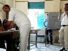 બૉગસ મતદાનના વાયરલ વીડિયો અંગે ગાંધીનગરના જિલ્લા કલેક્ટરે શું આપ્યો જવાબ, જુઓ વીડિયો