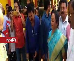 ঢাক বাজিয়ে শনিবার প্রচার হুগলি লোকসভা কেন্দ্রের তৃণমূল প্রার্থী রত্না দে নাগের, কীর্তনের সঙ্গে নাচলেনও