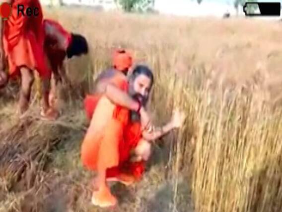 Aisa Bhi Hota Hai: Check out Baba Ramdev's farmer avatar