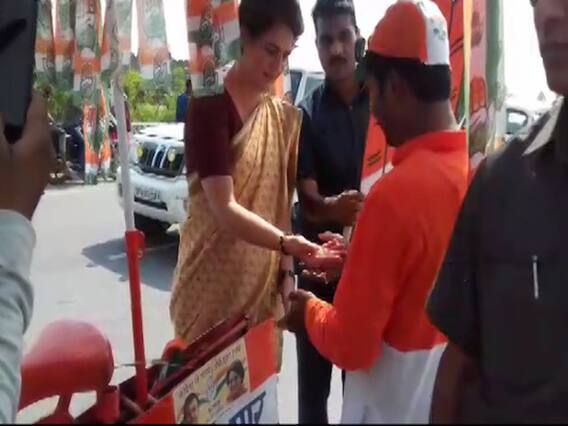Priyanka Gandhi stops by to help a Cong supporter