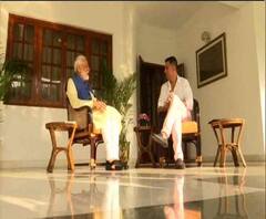প্রধানমন্ত্রীর সঙ্গে অরাজনৈতিক আলাপচারিতায় অক্ষয় কুমার, অথচ সেই সাক্ষাৎকারেই নাম না করে গাঁধী পরিবারকে বিঁধলেন মোদি