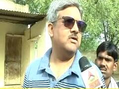 आगरा में वोटिंग के लिए लगी लंबी लाइनें, देखिए किन मुद्दों के लिए मतदान करेगी जनता