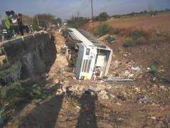 જામનગરના જોડીયા નજીક એસટી બસ 15 ફૂટ ઉંડા નાળામાં ખાબકતાં અફડાતફડી, જુઓ વીડિયો