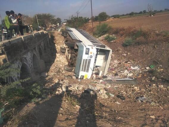 જામનગરના જોડીયા નજીક એસટી બસ 15 ફૂટ ઉંડા નાળામાં ખાબકતાં અફડાતફડી, જુઓ વીડિયો