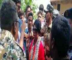 কেশপুরে দিলীপ ঘোষ-ভারতী ঘোষের কনভয় ‘আটকানোর চেষ্টা’ তৃণমূলের, দুপক্ষের ধস্তাধস্তি