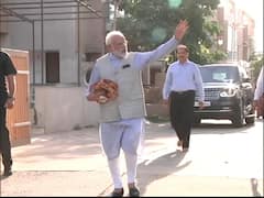 मतदान से पहले PM मोदी ने मां हीराबा से लिया आशीर्वाद, देखिए