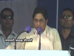 Mulayam, Mayawati share stage after decades