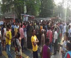 পুরুলিয়া শহরে দেশবন্ধু রোড এলাকায় লরির ধাক্কায় স্কুলছাত্রের মৃত্যু ঘিরে উত্তেজনা, লরি ভাঙচুর