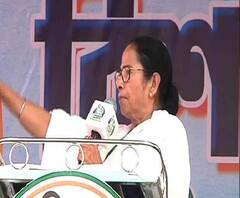 যে হার্মাদরা লাল জামা পরত, তারা এখন গেরুয়া জামা পরছে, আক্রমণ মমতার