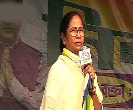 পরিবার সম্পর্কে কিছুই বোঝেন না নরেন্দ্র মোদি, নিজের স্ত্রীকেই দেখেন না, প্রধানমন্ত্রীকে আক্রমণ মমতার