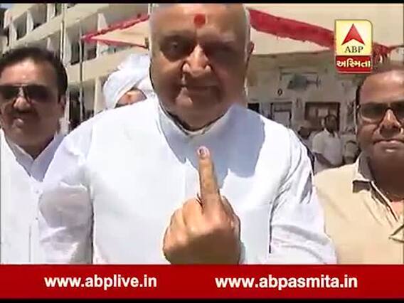 અમદાવાદઃ કાલુપુર સંપ્રદાયના તેજન્દ્ર પ્રસાદે કર્યું મતદાન, જુઓ વીડિયો