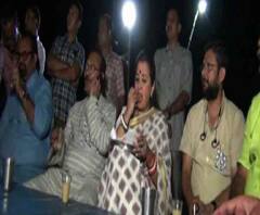 প্রচারের ফাঁকে ধাবায় বসে ডিনার মুনমুনের