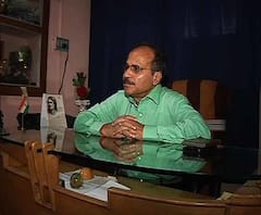 হাতে নগদ ১ লক্ষ ২১ হাজার টাকা, স্ত্রীর হাতে ৫ লক্ষ টাকা। ৬৬ লক্ষ ৬৫ হাজার ২৩৭ টাকার অস্থাবর সম্পত্তি। স্ত্রীর স্থাবর সম্পত্তির মূল্য ৫ কোটি ১৫ লক্ষ ৮৮ হাজার ৫০০ টাকা। দেখুন বহরমপুর কেন্দ্রের কংগ্রেস প্রার্থী অধীর রঞ্জন চৌধুরীর আয়ব্যয়