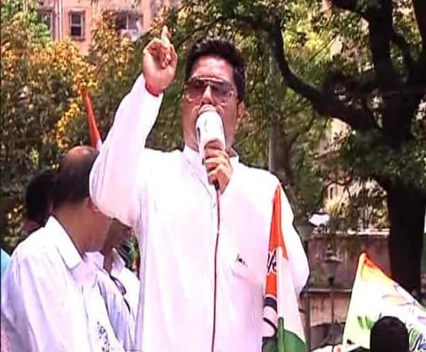 ‘মমতাদি মিষ্টি পাঠান, নিজে পছন্দ করে কুর্তা দেন’, মোদির বক্তব্যের পাল্টা জবাব অভিষেকের Lok Sabha Election 2019- Abhishek Banerjee responds to PM Modi's 'didi sends me kurtas' revelation ‘মমতাদি মিষ্টি পাঠান, নিজে পছন্দ করে কুর্তা দেন’, মোদির বক্তব্যের পাল্টা জবাব অভিষেকের