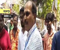 বহরমপুরের শ্রীগুরু পাঠশালায় অধীর চৌধুরীকে ঘিরে ধরে তৃণমূলের বিক্ষোভ