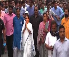 নদিয়ায় জোড়া সভার পর কৃষ্ণনগরে পদযাত্রায় মমতা