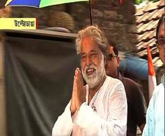 রবিবার হুড খোলা গাড়িতে চড়ে বেলেঘাটায় রোড শো কলকাতা উত্তর লোকসভা কেন্দ্রের তৃণমূল প্রার্থী সুদীপ বন্দ্যোপাধ্যায়ের