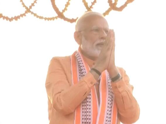 वाराणसी में पीएम मोदी का मेगा रोड शो, लोगों का उमड़ा जनसैलाब, देखिए 