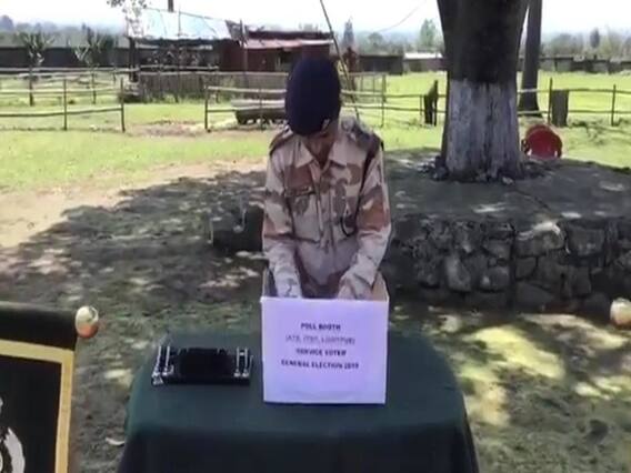 અમદાવાદ-સુરત-રાજકોટમાં સરકારી કર્મચારીઓએ બેલેટ પેપરથી કર્યું મતદાન, જુઓ વીડિયો