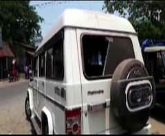 হুগলির খানাকুলে বিজেপি প্রার্থীর গাড়ি ভাঙচুরের অভিযোগ, প্রতিবাদে রাস্তা অবরোধ বিজেপি কর্মীদের
