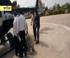কর্ণাটকের হেলিপ্যাডে ব্যাগ পরীক্ষা করা হল কর্ণাটকের প্রাক্তন মুখ্যমন্ত্রী এবং বিজেপি নেতা বিএস ইয়েদুরাপ্পার 