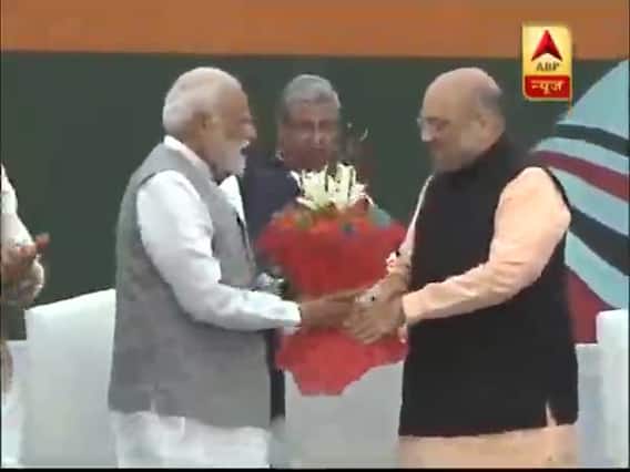 घोषणा पत्र जारी करने से पहले BJP अध्यक्ष अमित शाह ने किया पीएम मोदी का स्वागत