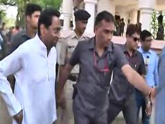 वोट डालने से पहले मध्य प्रदेश के सीएम कमलनाथ ने की पूजा-अर्चना