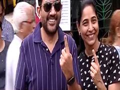 मशहूर शेफ संजीव कपूर ने परिवार संग डाला वोट, ज्यादा वोटिंग होने की जताई उम्मीद