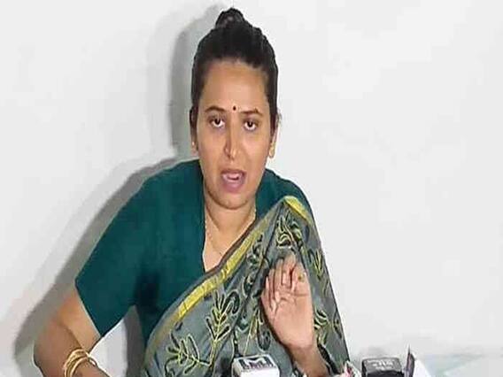 જૂનાગઢના વંથલી ગામમાં રેશ્મા પટેલ પર થયો હુમલો, ખસેડાયા હોસ્પિટલ, જુઓ વીડિયો