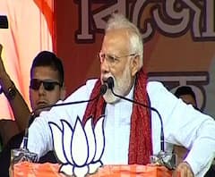 দেশকে দুর্বল করতে এয়ারস্ট্রাইক নিয়ে প্রশ্ন তুলছেন মমতা, তোপ মোদির