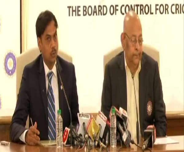 বিশ্বকাপের জন্য ১৫ সদস্যের ভারতীয় দল ঘোষিত, ঋষভ পন্থকে টপকে সুযোগ পেলেন দীনেশ কার্তিক Karthik makes it, Pant ignored in India's World Cup squad বিশ্বকাপের জন্য ১৫ সদস্যের ভারতীয় দল ঘোষিত, ঋষভ পন্থকে টপকে সুযোগ পেলেন দীনেশ কার্তিক