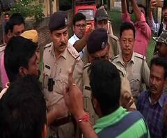 রায়গঞ্জে কেন্দ্রীয় বাহিনীর দাবিতে ভোটার ও ভোটকর্মীদের বিক্ষোভ, পুলিশের সঙ্গে গ্রামবাসীদের বচসা