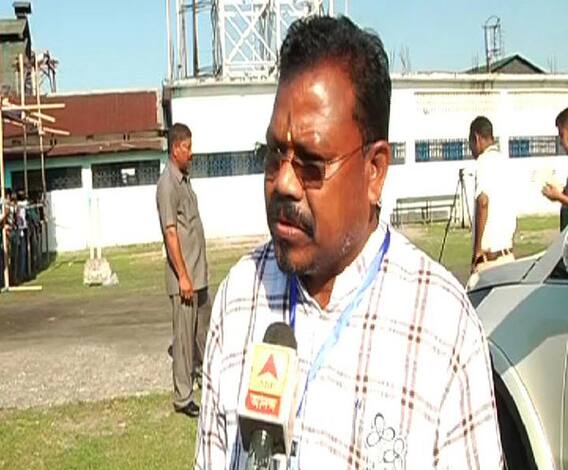 কার দখলে দিল্লি: ইভিএম বিকল, ভোট দিতে পারলেন না আলিপুরদুয়ারের তৃণমূল কংগ্রেস প্রার্থী দশরথ তিরকে