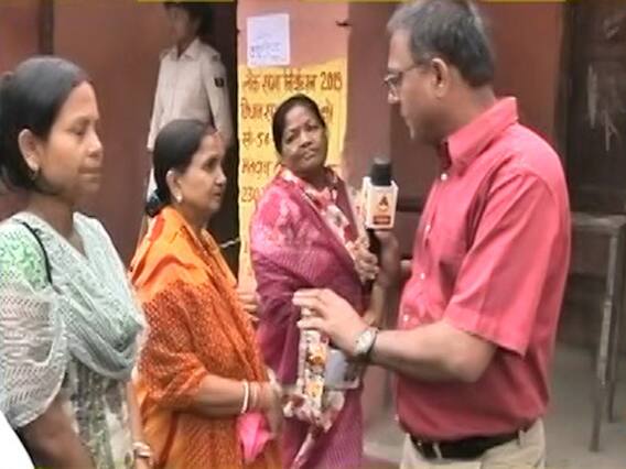Kishanganj: People queue up to cast their votes