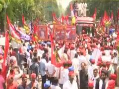 आजमगढ़ में अखिलेश यादव ने किया रोड शो, आज दाखिल करेंगे नामांकन