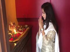 Actress Urmila Matondkar offers prayers at home ahead of casting vote