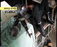 দীর্ঘ লাইনে প্রতীক্ষায় ভোটাররা, বেঞ্চে শুয়ে ঘুমোচ্ছে কেন্দ্রীয় বাহিনী, পূর্ব বর্ধমানের জামালপুরের ঘটনা