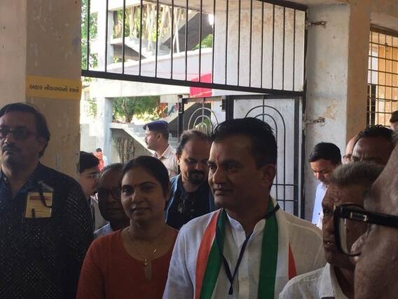 અમરેલીઃ એક્ટિવા પર પત્નીને પાછળ બેસાડી પરેશ ધાનાણી પહોંચ્યા મત આપવા, જુઓ વીડિયો