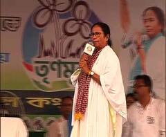 ভোটের জন্য দার্জিলিঙকে শুধু ব্যবহার করেছেন মোদি, পাহাড়ের জন্য কিছুই করেননি, মোদিকে আক্রমণে মমতা