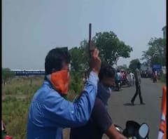 বীরভূমে শতাব্দীর সমর্থনে আগ্নেয়াস্ত্র নিয়ে মিছিল, ওটি ছিল খেলনা পিস্তল, দাবি তৃণমূল নেতার