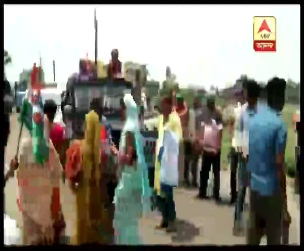 বাঁকুড়ায় প্রচারে গিয়ে গ্রামবাসীদের বিক্ষোভের মুখে সুব্রত মুখোপাধ্যায় Lok Sabha Election 2019: Subrata Mukhopadhaya faced agitation in Bnakura during campaigning বাঁকুড়ায় প্রচারে গিয়ে গ্রামবাসীদের বিক্ষোভের মুখে সুব্রত মুখোপাধ্যায়