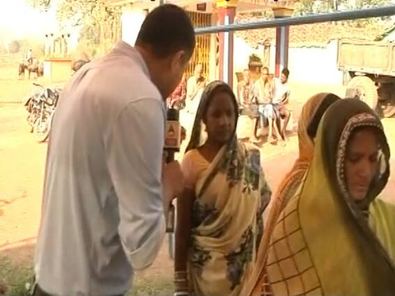 छत्तीसगढ़ के कवर्धा में बढ़-चढ़कर वोटिंग कर रही हैं महिलाएं, देखिए क्या है उनके जरूरी मुद्दे