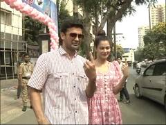 Actors Sangram Singh, Payal Rohatgi cast vote on 'Vikas' basis